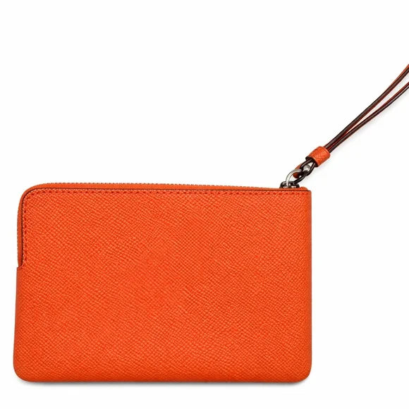 ❤️ Coach Red Leather Wristlet | Classic Zip Pouch | Timeless & Chic ❤️ - Picture 2 of 8